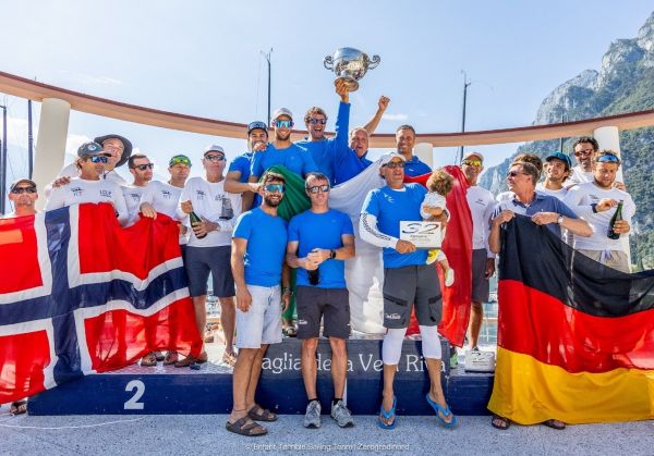 Vasco Vascotto conquista il 27° Titolo Mondiale! Campionato Mondiale Melges 32 Riva del Garda 29 agosto-2 settembre